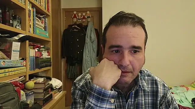 curiosillo83 online show from 04-28-26, 02:11