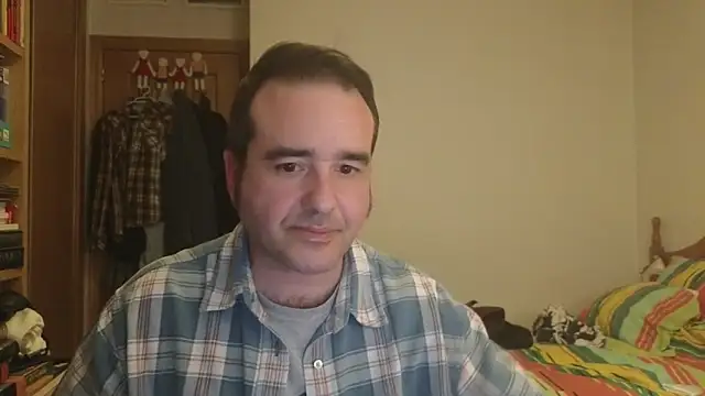 Snapshot of curiosillo83 chatting on 05-12-26, 03:09 curiosillo83 online show from 05-12-26, 03:09