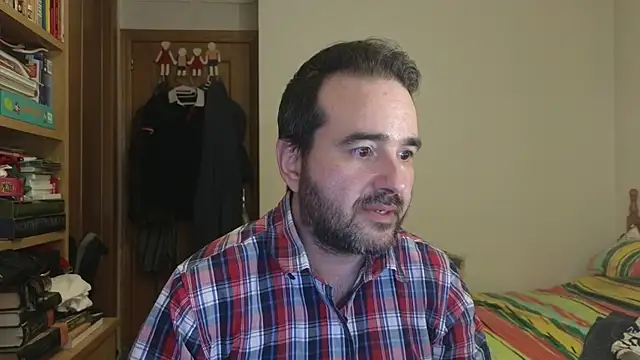 Snapshot of curiosillo83 chatting on 06-01-26, 02:30 curiosillo83 online show from 06-01-26, 02:30