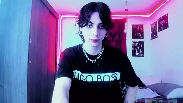 Snapshot of dussk_ chatting on 12-22-24, 03:00 dussk online show from 12-22-24, 03:00