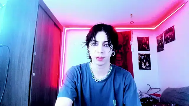 Snapshot of dussk_ chatting on 12-29-24, 05:42 dussk online show from 12-29-24, 05:42