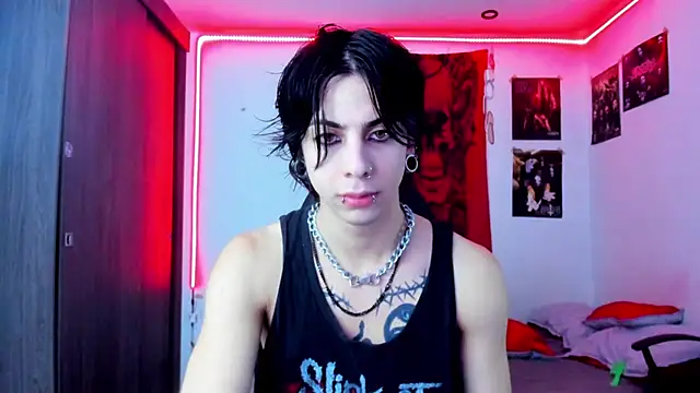 Snapshot of dussk_ chatting on 12-31-24, 06:59 dussk online show from 12-31-24, 06:59