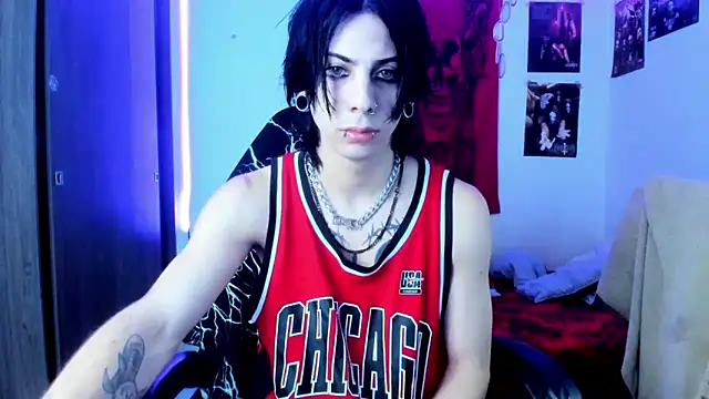 Snapshot of dussk_ chatting on 02-19-25, 06:00 dussk online show from 02-19-25, 06:00