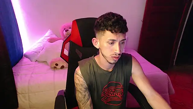 Snapshot of stevenSEX123 chatting on 12-06-24, 11:25 stevenSEX123 online show from 12-06-24, 11:25