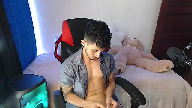 Snapshot of stevenSEX123 chatting on 12-12-24, 10:20 stevenSEX123 online show from 12-12-24, 10:20