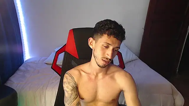 Snapshot of stevenSEX123 chatting on 12-14-24, 01:50 stevenSEX123 online show from 12-14-24, 01:50