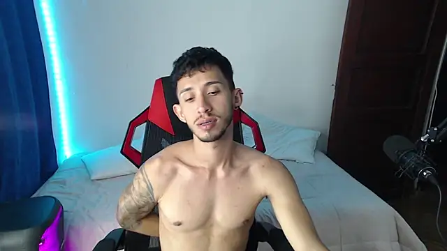 Snapshot of stevenSEX123 chatting on 12-23-24, 03:18 stevenSEX123 online show from 12-23-24, 03:18