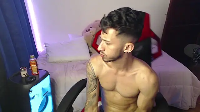 Snapshot of stevenSEX123 chatting on 12-24-24, 05:27 stevenSEX123 online show from 12-24-24, 05:27