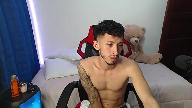 Snapshot of stevenSEX123 chatting on 12-25-24, 03:40 stevenSEX123 online show from 12-25-24, 03:40