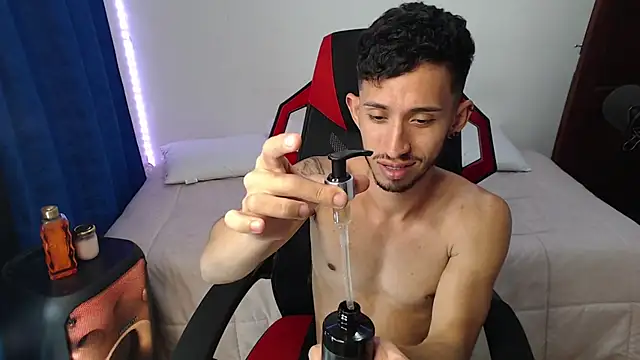 Snapshot of stevenSEX123 chatting on 12-25-24, 06:41 stevenSEX123 online show from 12-25-24, 06:41