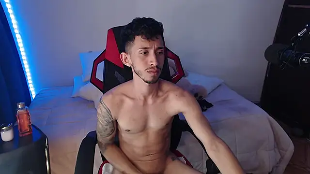 Snapshot of stevenSEX123 chatting on 12-28-24, 07:00 stevenSEX123 online show from 12-28-24, 07:00