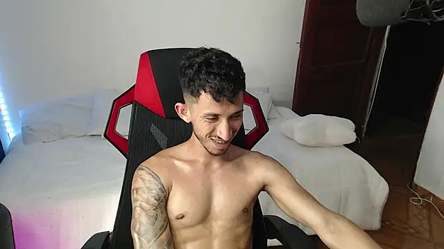 Snapshot of stevenSEX123 chatting on 01-01-25, 04:50 stevenSEX123 online show from 01-01-25, 04:50