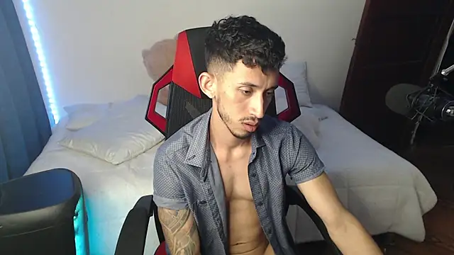 Snapshot of stevenSEX123 chatting on 01-03-25, 12:11 stevenSEX123 online show from 01-03-25, 12:11