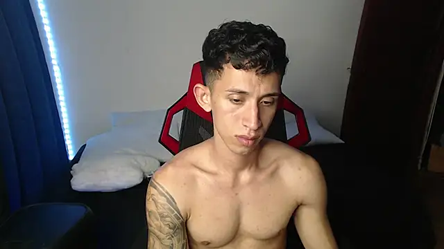 Snapshot of stevenSEX123 chatting on 01-04-25, 06:19 stevenSEX123 online show from 01-04-25, 06:19