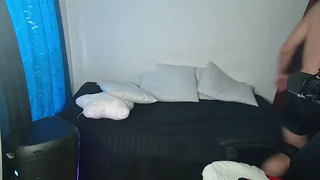 Snapshot of stevenSEX123 chatting on 01-04-25, 07:13 stevenSEX123 online show from 01-04-25, 07:13