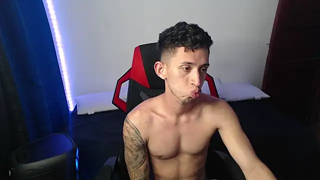 Snapshot of stevenSEX123 chatting on 01-10-25, 01:32 stevenSEX123 online show from 01-10-25, 01:32