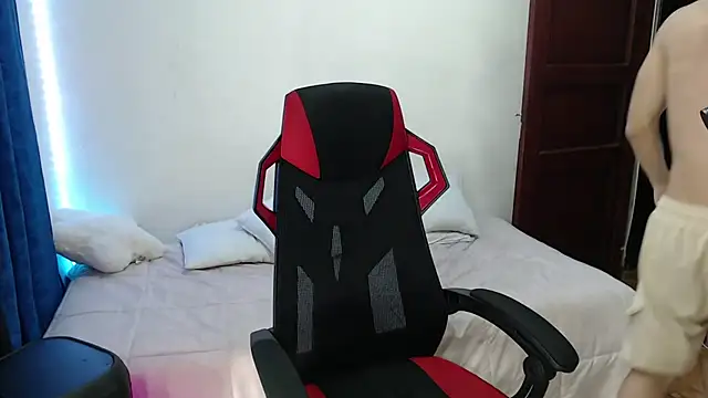 Snapshot of stevenSEX123 chatting on 02-08-25, 03:19 stevenSEX123 online show from 02-08-25, 03:19