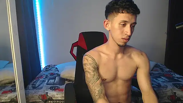 Snapshot of stevenSEX123 chatting on 02-27-25, 05:13 stevenSEX123 online show from 02-27-25, 05:13