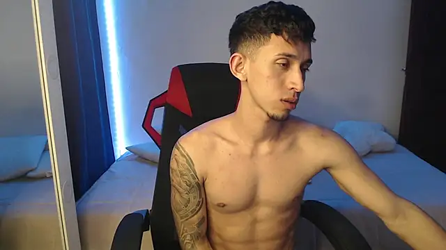 Snapshot of stevenSEX123 chatting on 02-28-25, 04:43 stevenSEX123 online show from 02-28-25, 04:43