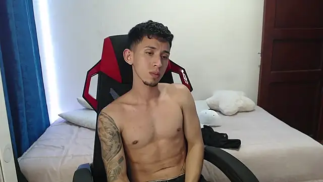 Snapshot of stevenSEX123 chatting on 03-01-25, 04:47 stevenSEX123 online show from 03-01-25, 04:47