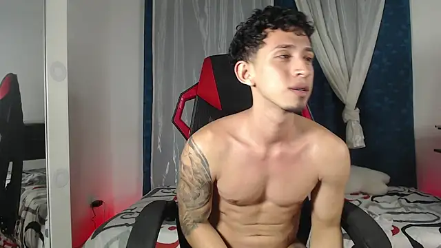 Snapshot of stevenSEX123 chatting on 09-19-25, 02:46 stevenSEX123 online show from 09-19-25, 02:46