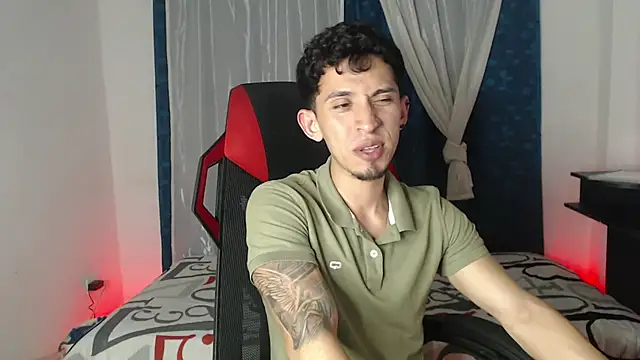 Snapshot of stevenSEX123 chatting on 09-21-25, 05:20 stevenSEX123 online show from 09-21-25, 05:20