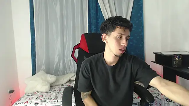 Snapshot of stevenSEX123 chatting on 09-23-25, 07:00 stevenSEX123 online show from 09-23-25, 07:00