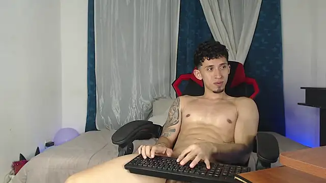 Snapshot of stevenSEX123 chatting on 10-10-25, 06:01 stevenSEX123 online show from 10-10-25, 06:01