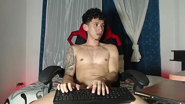 Snapshot of stevenSEX123 chatting on 11-08-25, 06:24 stevenSEX123 online show from 11-08-25, 06:24