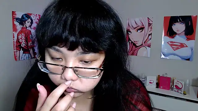 Snapshot of Moertomlly chatting on 10-12-25, 04:22 Moertomlly online show from 10-12-25, 04:22