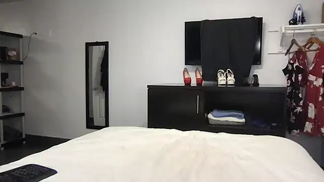 TiffaneyLove online show from 05-15-26, 11:23
