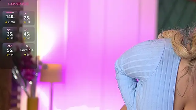 Snapshot of SophieBoobsX chatting on 02-25-25, 09:53 SophieBoobsX online show from 02-25-25, 09:53