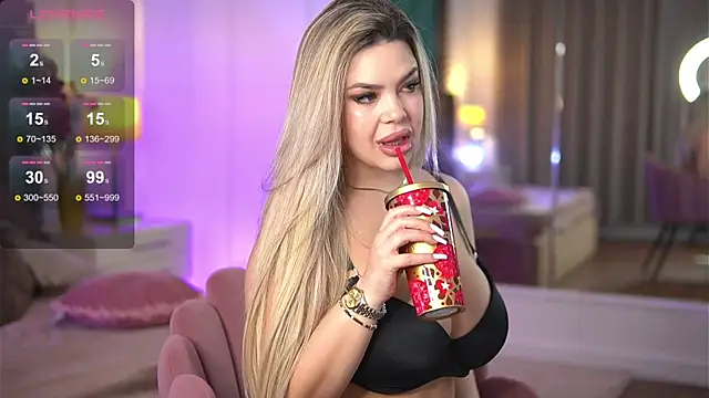 Snapshot of SophieBoobsX chatting on 03-04-25, 06:47 SophieBoobsX online show from 03-04-25, 06:47