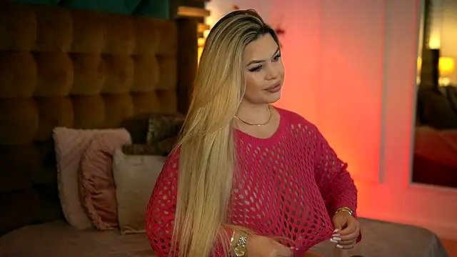 Snapshot of SophieBoobsX chatting on 10-21-25, 05:19 SophieBoobsX online show from 10-21-25, 05:19