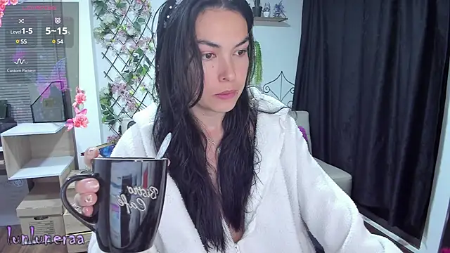 Snapshot of Lunlunera chatting on 02-06-25, 04:53 Lunlunera online show from 02-06-25, 04:53