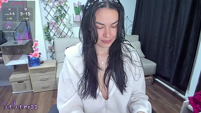 Snapshot of Lunlunera chatting on 02-07-25, 06:56 Lunlunera online show from 02-07-25, 06:56