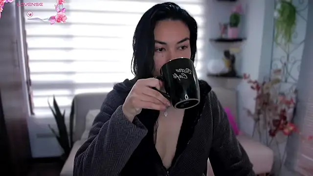 Snapshot of Lunlunera chatting on 10-12-25, 01:10 Lunlunera online show from 10-12-25, 01:10