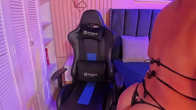 Snapshot of ashlye_miller_ chatting on 01-10-25, 03:39 ashlye miller online show from 01-10-25, 03:39