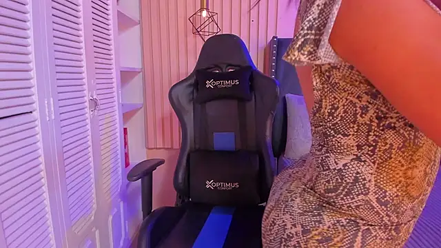 Snapshot of ashlye_miller_ chatting on 01-12-25, 03:49 ashlye miller online show from 01-12-25, 03:49