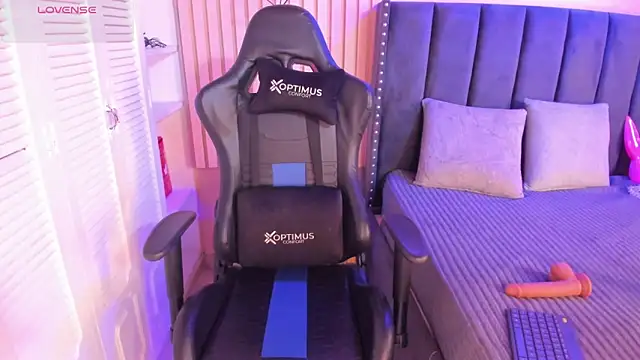 Snapshot of ashlye_miller_ chatting on 02-19-25, 03:50 ashlye miller online show from 02-19-25, 03:50