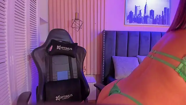 Snapshot of ashlye_miller_ chatting on 03-13-25, 03:54 ashlye miller online show from 03-13-25, 03:54