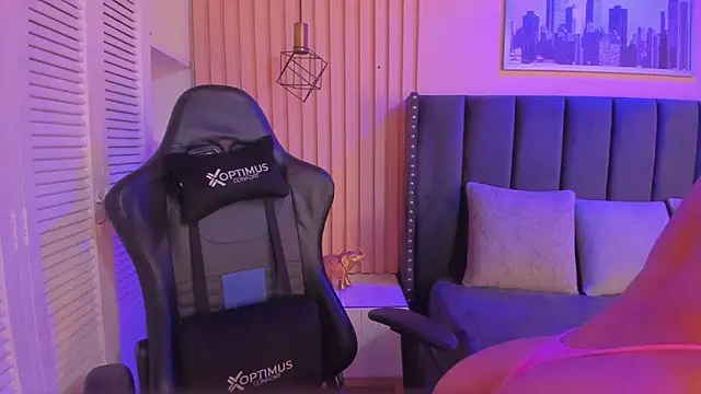 Snapshot of ashlye_miller_ chatting on 03-21-25, 03:55 ashlye miller online show from 03-21-25, 03:55