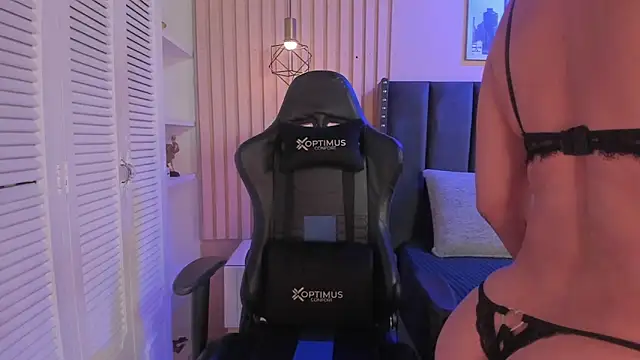 Snapshot of ashlye_miller_ chatting on 09-18-25, 04:25 ashlye miller online show from 09-18-25, 04:25