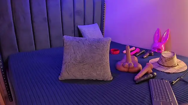 Snapshot of ashlye_miller_ chatting on 10-17-25, 04:04 ashlye miller online show from 10-17-25, 04:04