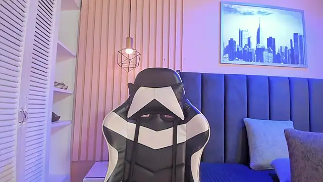 Snapshot of ashlye_miller_ chatting on 11-21-25, 04:00 ashlye miller online show from 11-21-25, 04:00