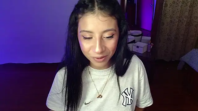 Snapshot of _holy_1 chatting on 11-23-25, 02:44 holy 1 online show from 11-23-25, 02:44