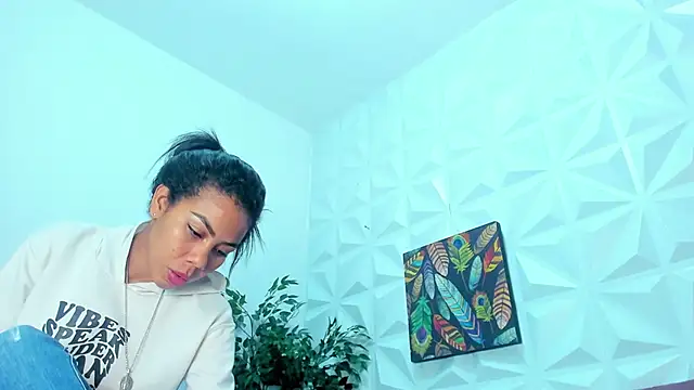 Hellen Sky online show from 03-17-25, 07:04