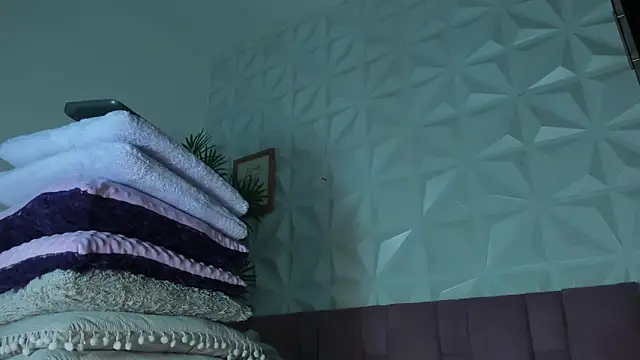 Hellen Sky online show from 10-15-25, 06:08