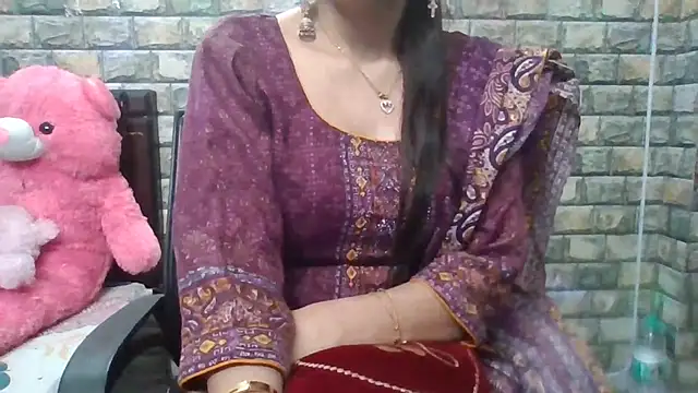 Snapshot of Sexy_iknoor chatting on 01-06-26, 04:38 Sexy iknoor online show from 01-06-26, 04:38