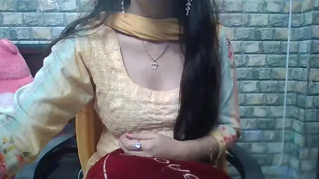 Snapshot of Sexy_iknoor chatting on 02-08-26, 05:44 Sexy iknoor online show from 02-08-26, 05:44